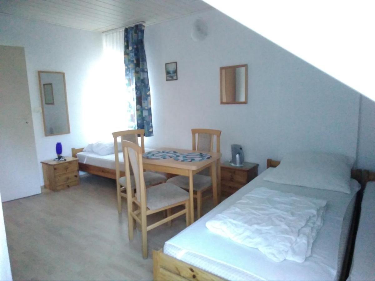 Bed and Breakfast Dom Pod Sosnami Großmöllen Exterior foto